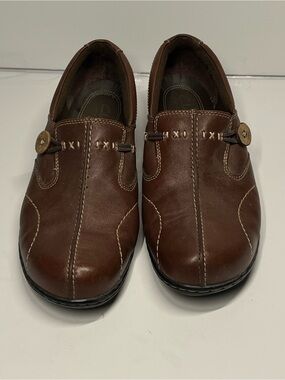CLARKS Women’s 8W Brown Leather Slip-On Comfort Shoes